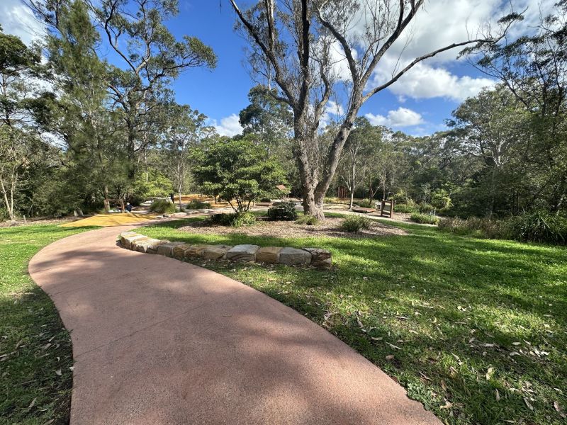 Footpath leading to the playground 